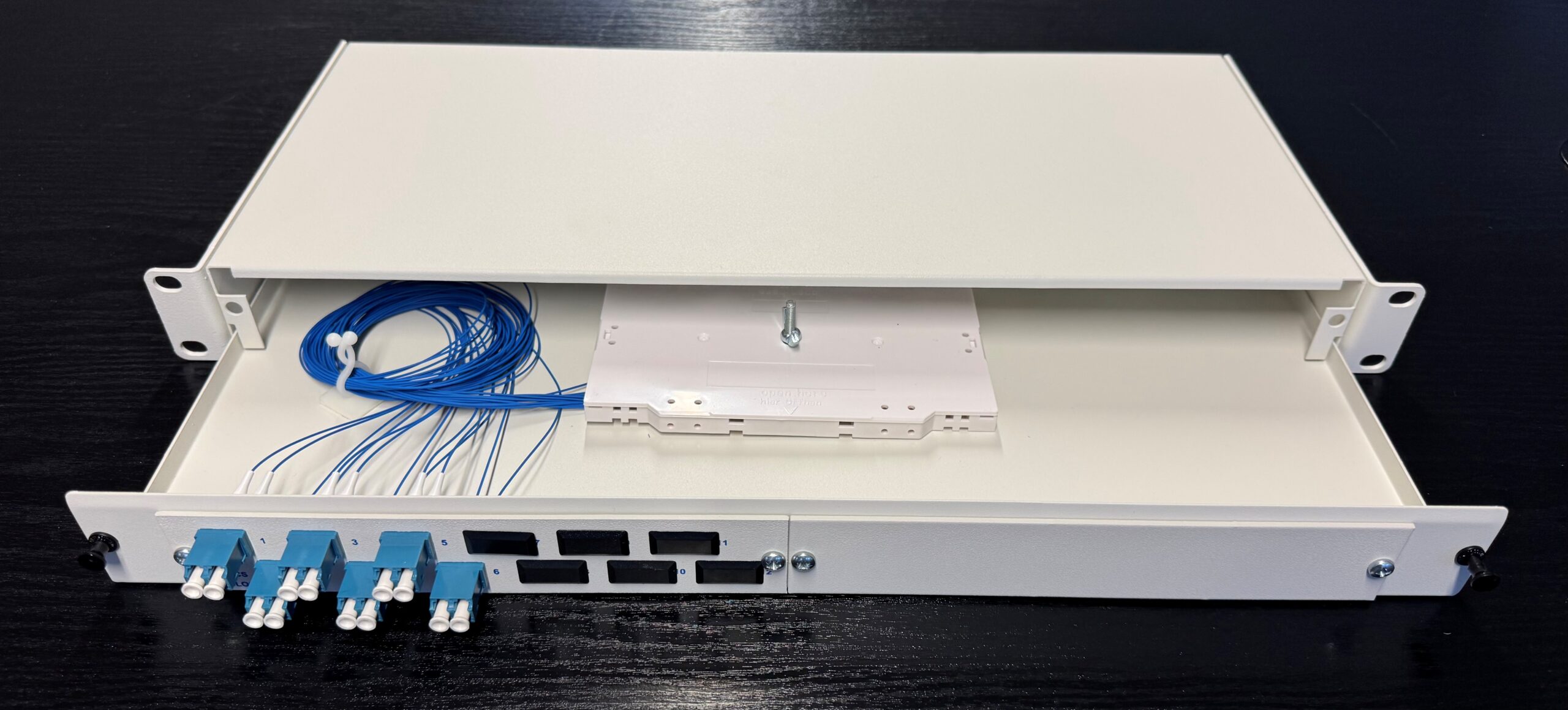 Fiber Optic Patch Panel 19" 1U with 6 duplex adaptors LC 9/125, drawer type metal